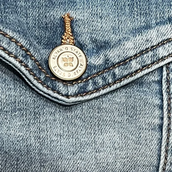 Altar'd State Light Blue Denim Skylar Romper XS - Like New - Picture 5 of 7